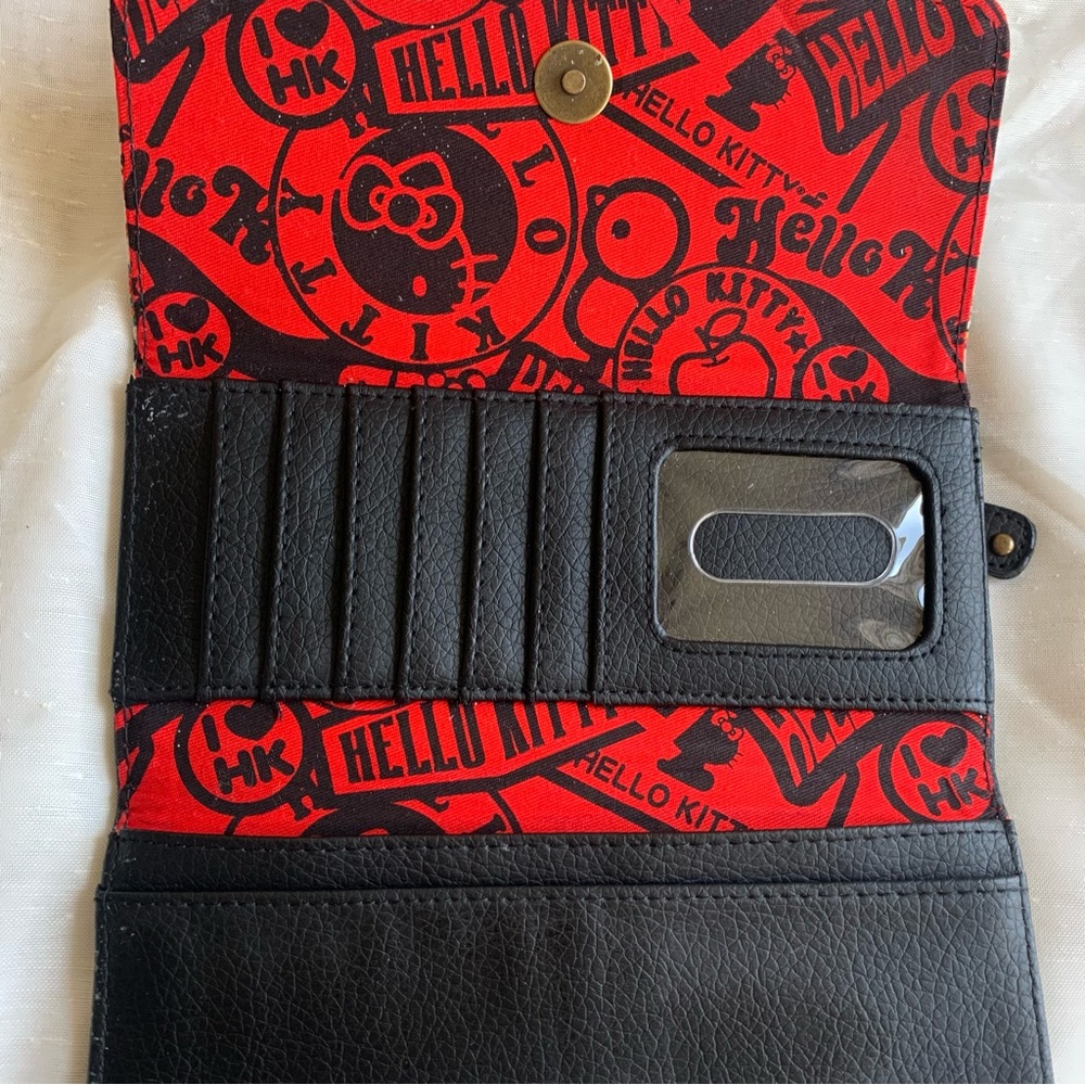 SOLD  Hello Kitty Wallet - Picture 6 of 11